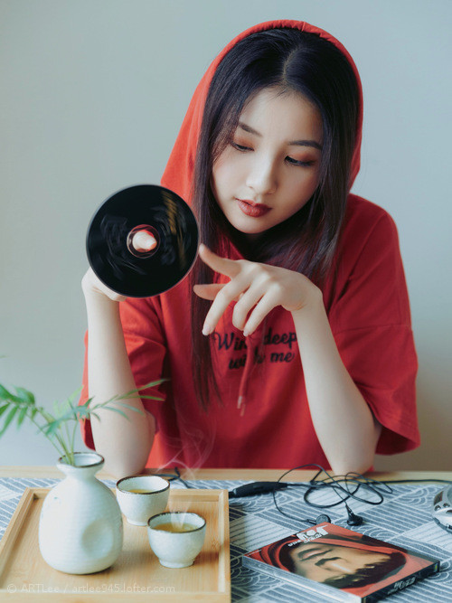 基:全黑队的“后场指挥官”,他为防线和进攻提供了稳定的保障