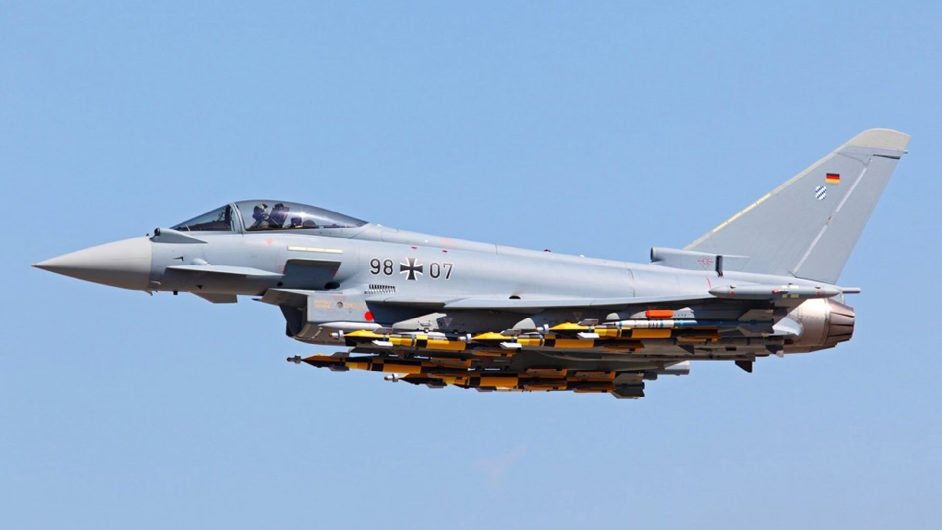 戴维·帕特森精准的场上指挥和稳健的传球,使袋鼠队掌控局面,佩特·戴维森